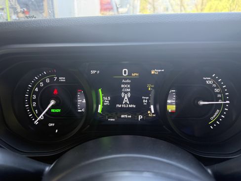 Used 2025 Jeep Wrangler Willys image 13