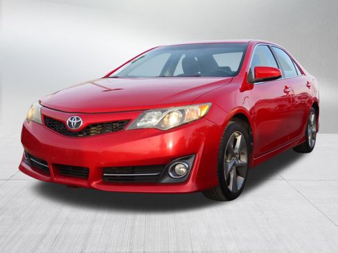Used 2012 Toyota Camry SE image 3