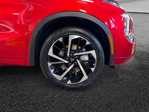 Used 2024 Mitsubishi Outlander SEL image 11