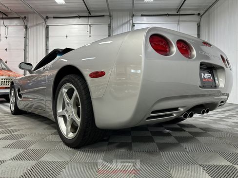Used 2004 Chevrolet Corvette Convertible w/ Preferred Equipment Group image 30
