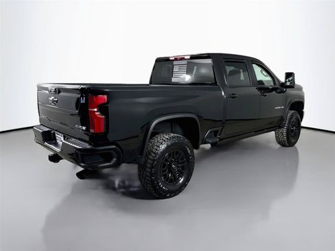 Used 2025 Chevrolet Silverado 2500 ZR2 w/ Technology Package AWD/4WD image 9
