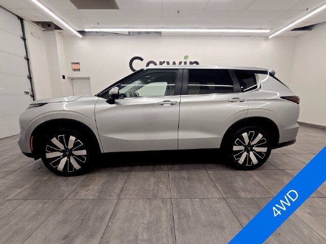 Used 2025 Mitsubishi Outlander AWD image 2