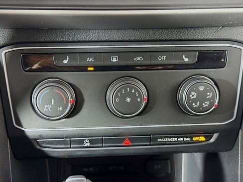 Used 2022 Volkswagen Atlas Cross Sport SE image 18