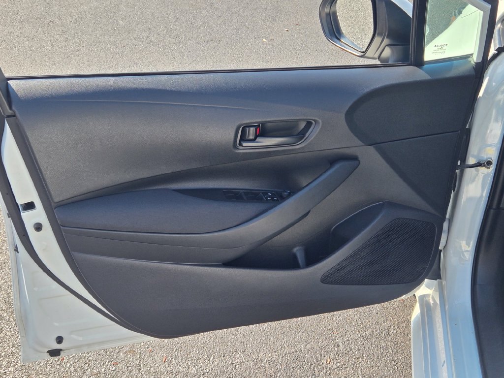 Used 2022 Toyota Corolla LE FWD image 23