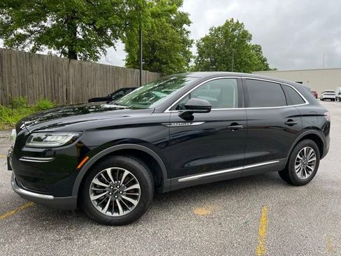 Used 2022 Lincoln Nautilus FWD w/ Premium Package image 2