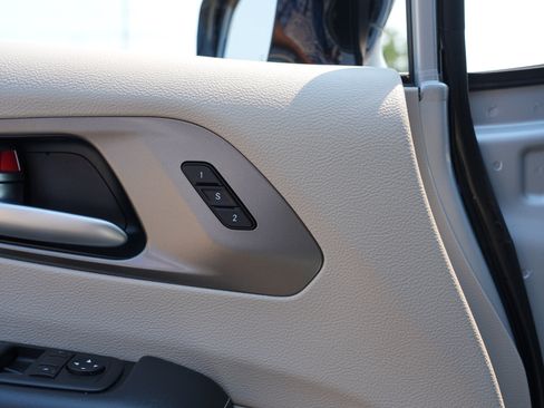 Used 2024 Chrysler Pacifica Touring-L FWD image 20