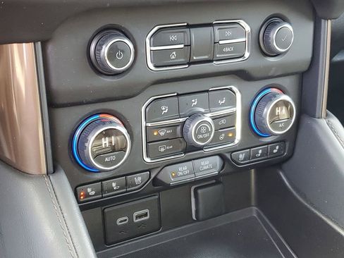 Used 2023 Chevrolet Suburban High Country w/ Advanced Technology Package image 22