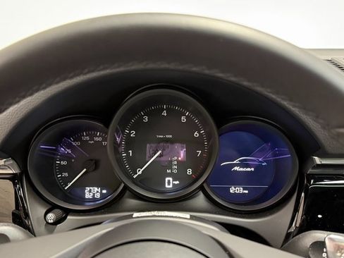 Certified 2026 Porsche Macan image 17