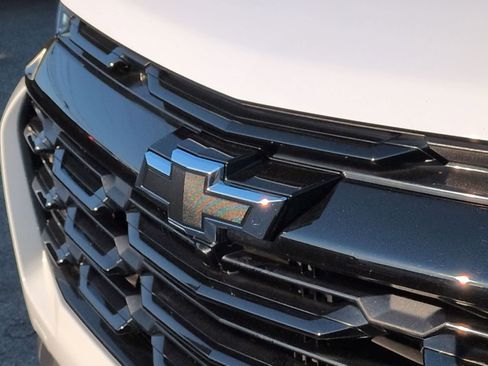 Used 2025 Chevrolet Equinox LT w/ Midnight Edition FWD image 12