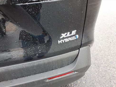 Used 2022 Toyota RAV4 XLE image 5