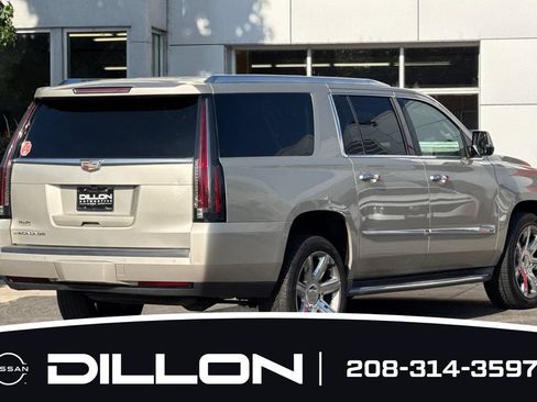 Used 2015 Cadillac Escalade ESV Luxury AWD/4WD image 4