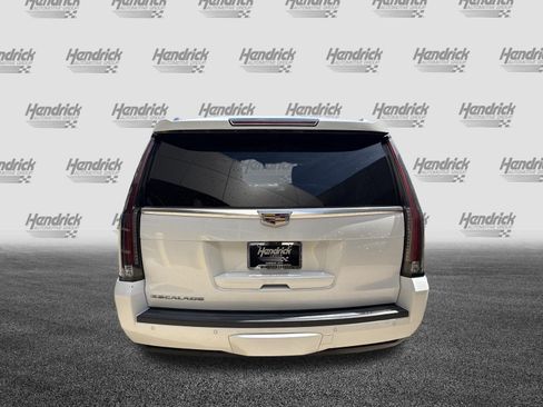 Used 2017 Cadillac Escalade Luxury AWD/4WD image 9