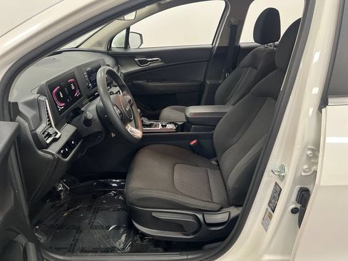 Used 2024 Kia Sportage LX FWD image 10