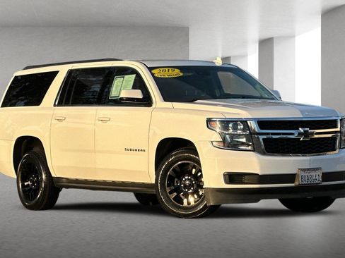 Used 2019 Chevrolet Suburban LT image 2