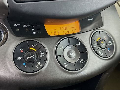 Used 2009 Toyota RAV4 Limited image 23