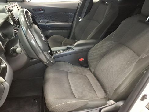 Used 2018 Toyota C-HR XLE Premium FWD image 9