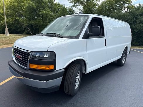 Used 2025 GMC Savana 2500 w/ Driver Convenience Package RWD image 3