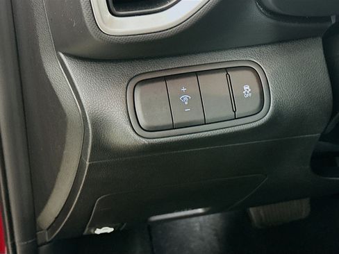 Used 2025 Hyundai Venue SEL FWD image 17