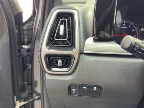 Used 2022 Kia Sorento S FWD image 32