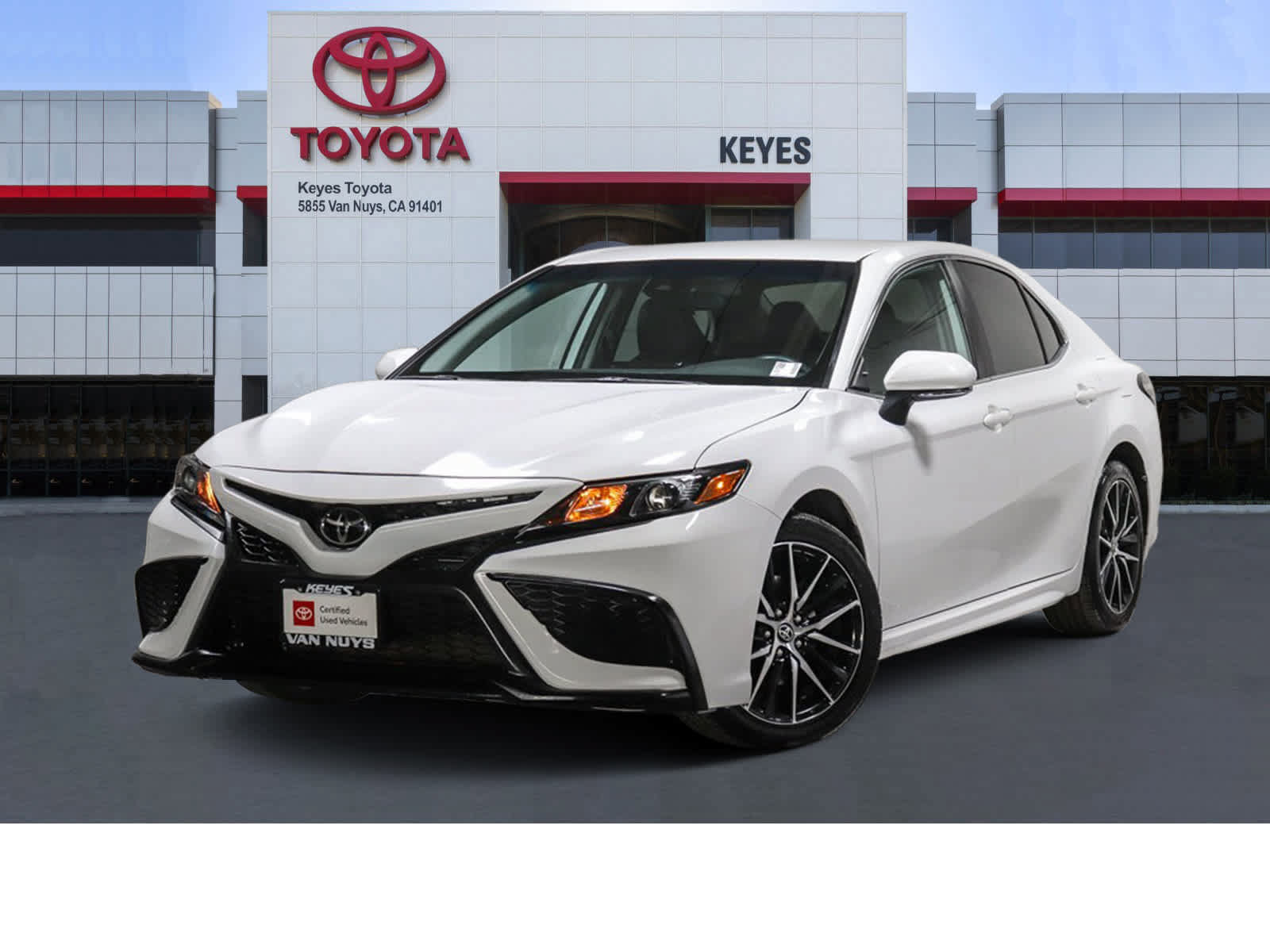 Certified 2024 Toyota Camry SE FWD image 1