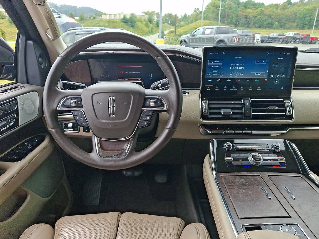 Used 2022 Lincoln Navigator L Reserve AWD/4WD image 11