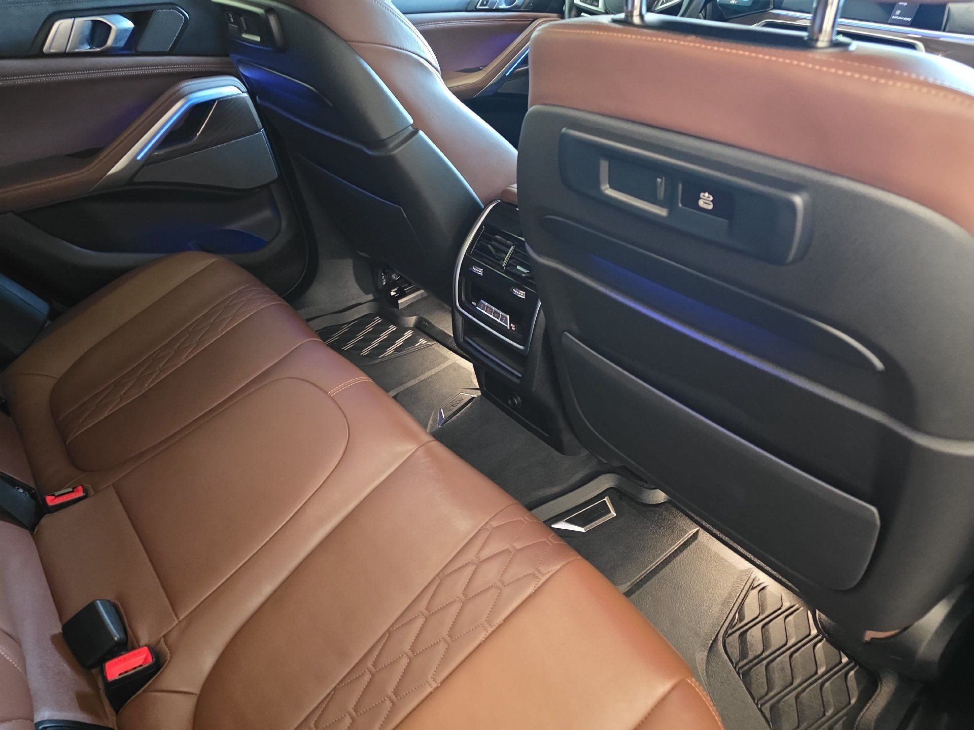 Used 2022 BMW X6 M50i w/ Executive Package AWD/4WD image 11