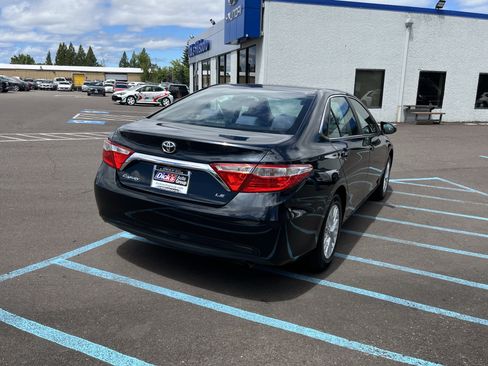 Used 2017 Toyota Camry LE FWD image 5