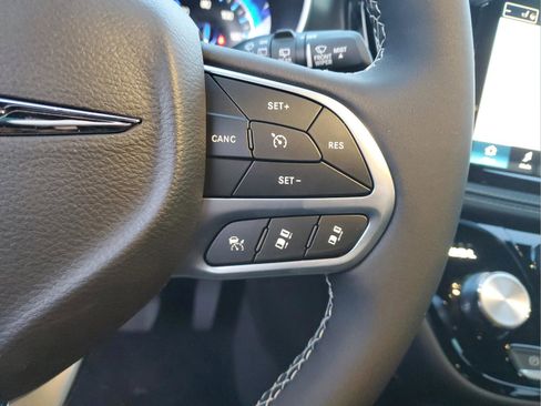 New 2026 Chrysler Pacifica Select FWD image 26