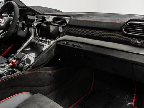 Used 2024 Lamborghini Urus Performante AWD/4WD image 14