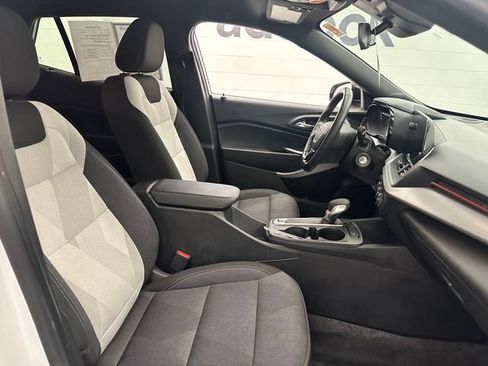 Certified 2024 Chevrolet Trax RS w/ Driver Confidence Package FWD image 21