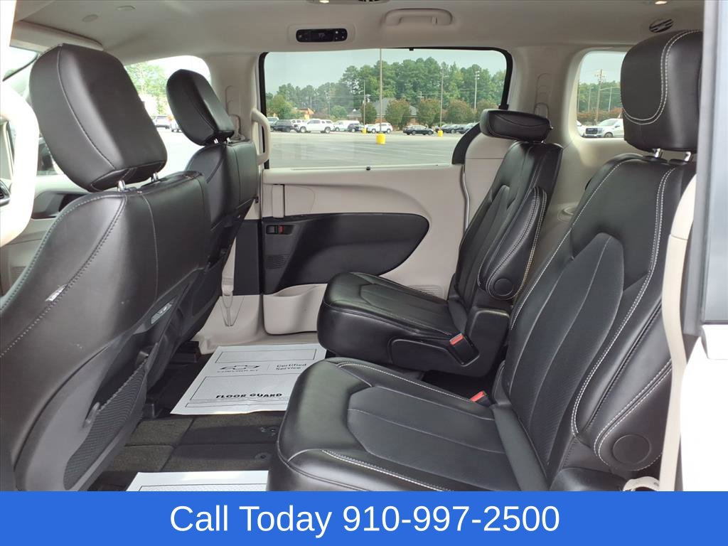 Used 2024 Chrysler Pacifica Touring-L FWD image 25