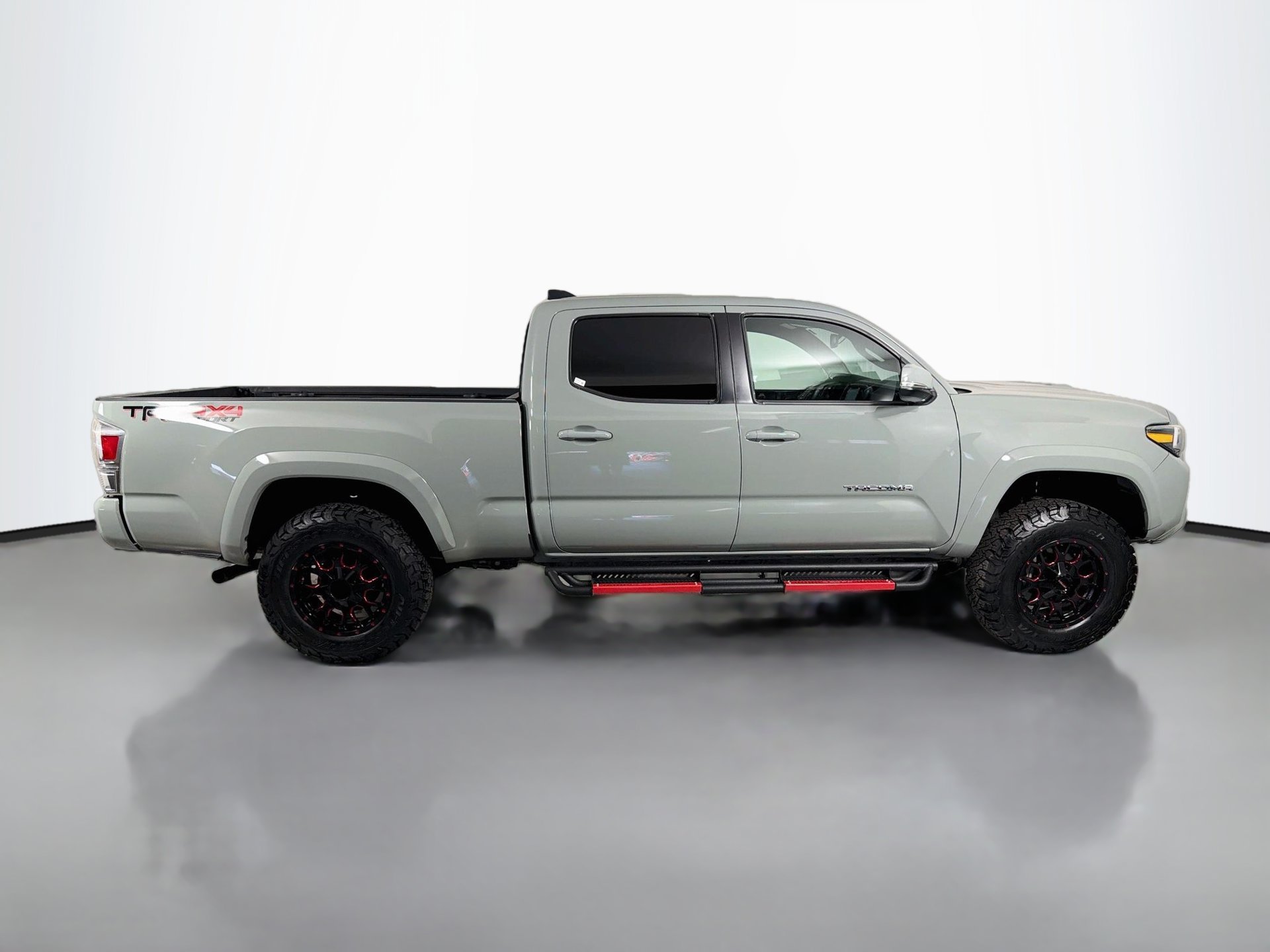 Used 2022 Toyota Tacoma TRD Sport w/ Technology Package AWD/4WD image 5