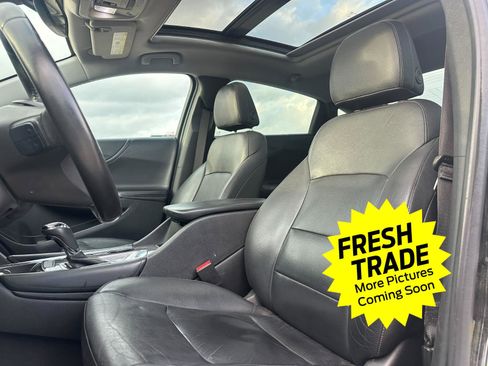 Used 2017 Chevrolet Malibu LT w/ Leather Package image 7