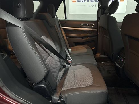 Used 2018 Ford Explorer XLT image 20