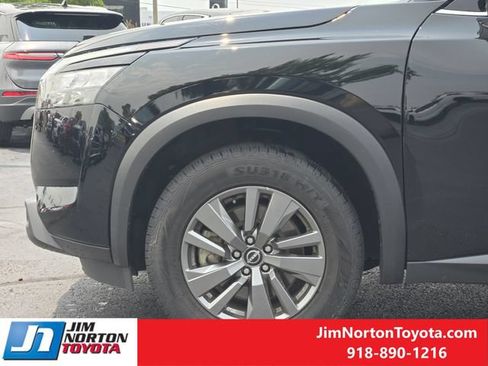 Used 2025 Nissan Pathfinder SV FWD image 8