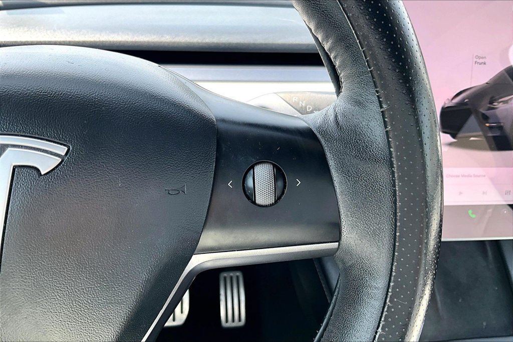 Used 2022 Tesla Model Y Performance AWD/4WD image 19