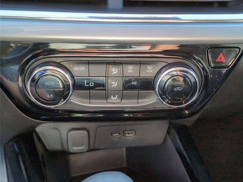Used 2025 Chevrolet Trax LT FWD image 20
