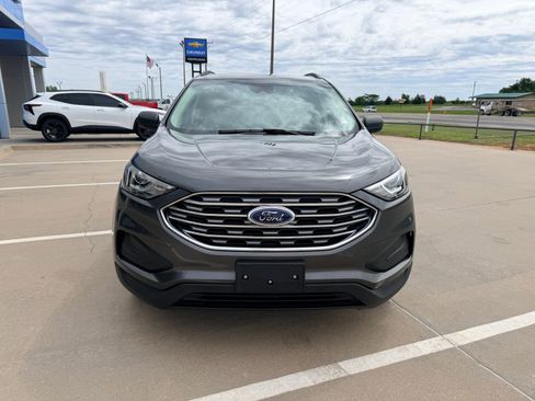 Used 2020 Ford Edge SE w/ Cargo Accessory Package FWD image 3