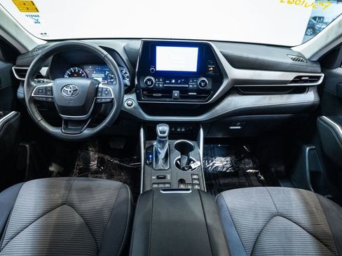 Used 2024 Toyota Highlander LE image 11