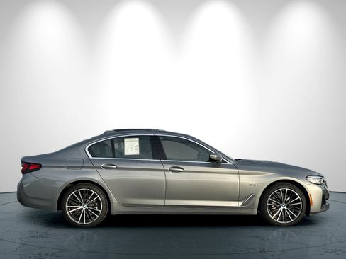Used 2023 BMW 530e w/ Convenience Package image 3