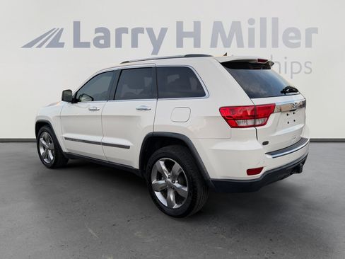 Used 2012 Jeep Grand Cherokee Overland w/ Trailer Tow Group RWD image 3