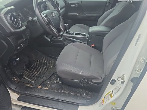 Used 2019 Toyota Tacoma TRD Sport image 9