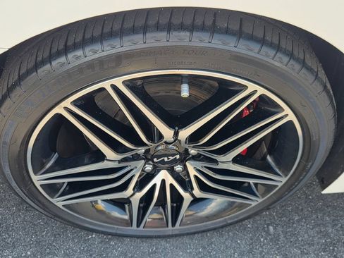 Used 2023 Kia Stinger GT2 AWD/4WD image 9