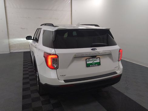 Used 2023 Ford Explorer XLT AWD/4WD image 6