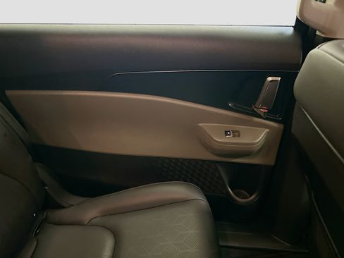 Used 2026 Kia Carnival FWD image 26
