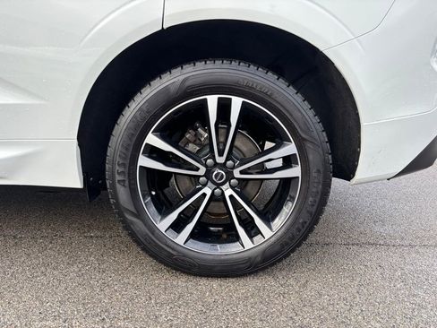 Used 2020 Volvo XC60 T5 Momentum image 32