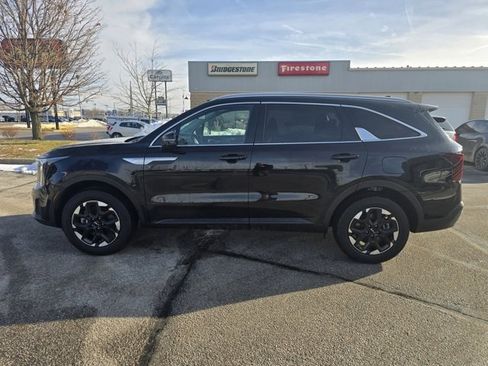 Used 2025 Kia Sorento S image 6