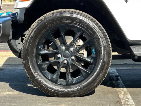 Used 2022 Jeep Wrangler Unlimited Sahara AWD/4WD image 28