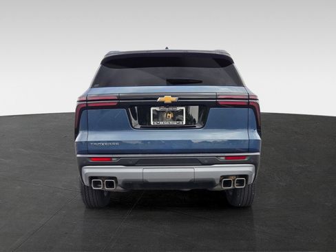 Used 2025 Chevrolet Traverse LT FWD image 6