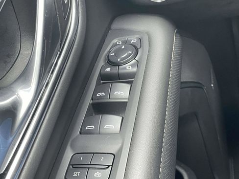 Used 2024 GMC Yukon XL SLT w/ SLT Luxury Package AWD/4WD image 14
